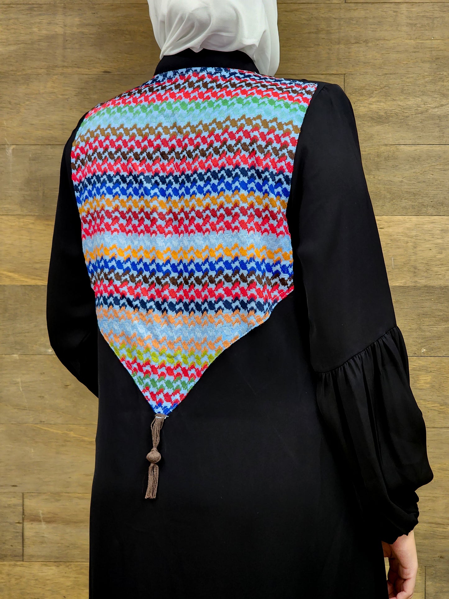 Abaya with colored keffiyeh back accent