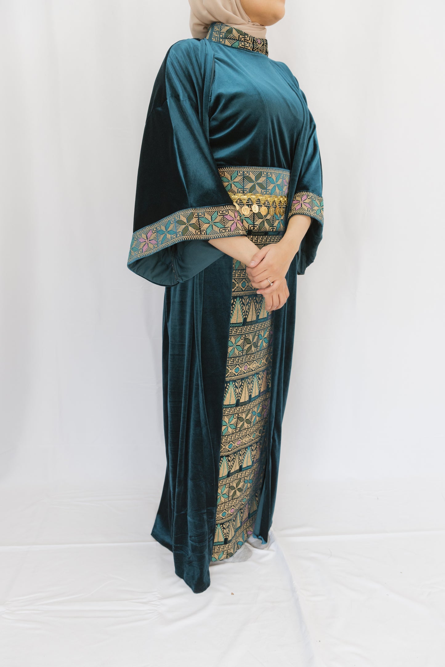 Velvet 3-piece Modern Tatreez Thobe with coin belt (Torquoise)