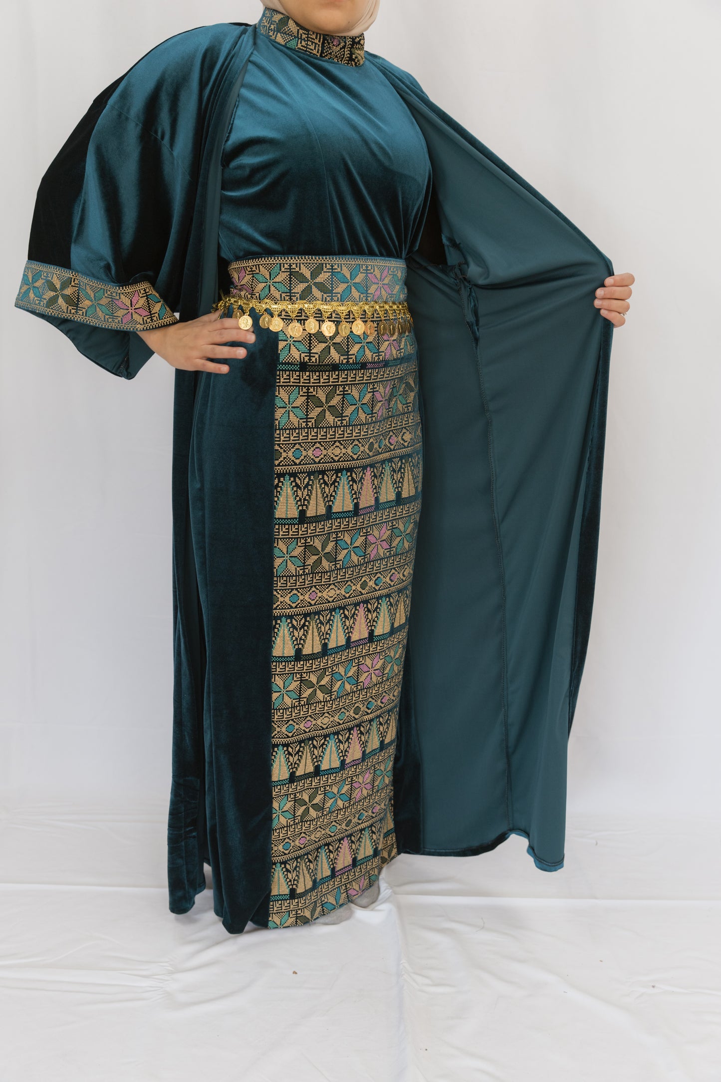 Velvet 3-piece Modern Tatreez Thobe with coin belt (Torquoise)