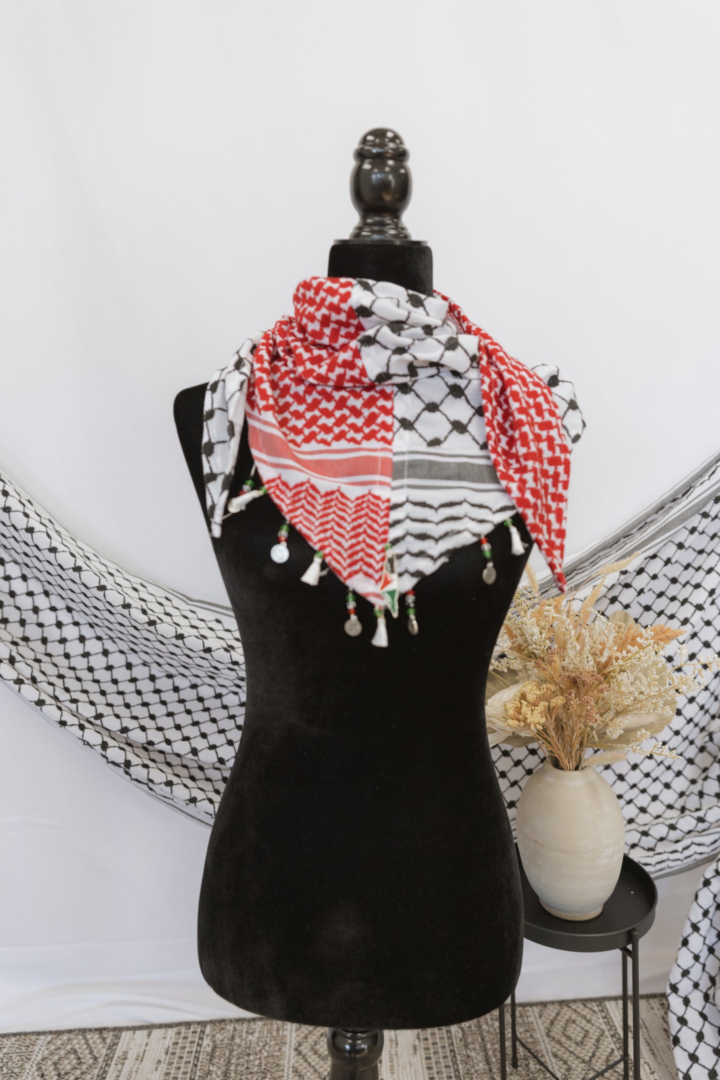 Handmade Kuffiyeh Neck Scarf with Metal Charm-Red & Black